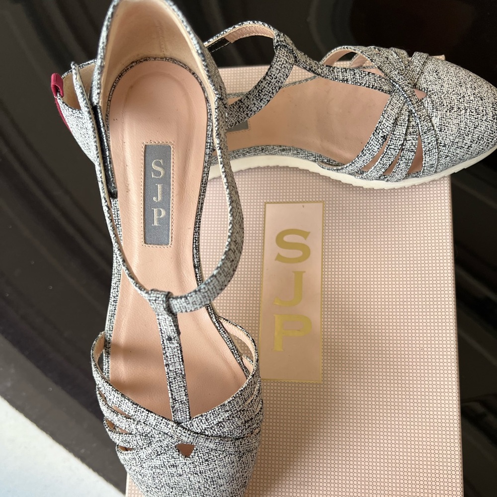 Flats - Picture 2 of 4